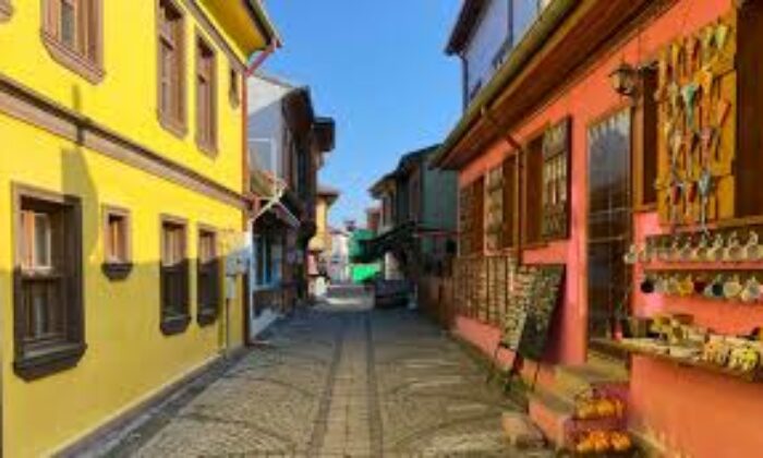 Tarihi Odunpazarı bölgesi esnafı umudunu yaz sonuna bağladı