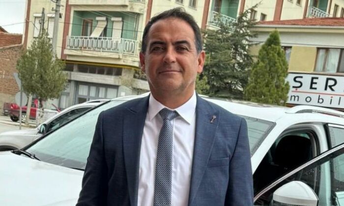 A Parti Çifteler İlçe Başkanı Fatih Yılmaz ‘ın Çifteler de Cumhuriyet Meydanında Kesilen Ağaçlara tepki