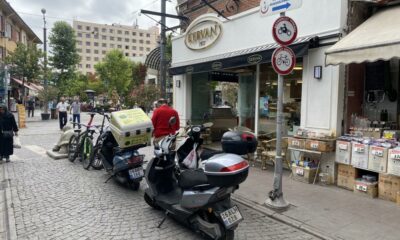 Bu sokakta trafik levhalarının hiçbir önemi