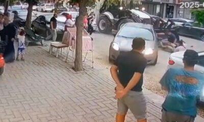 İş makinesi operatörü 5 araca çarptı, kepçesine aldığı 2 yaya yaralandı