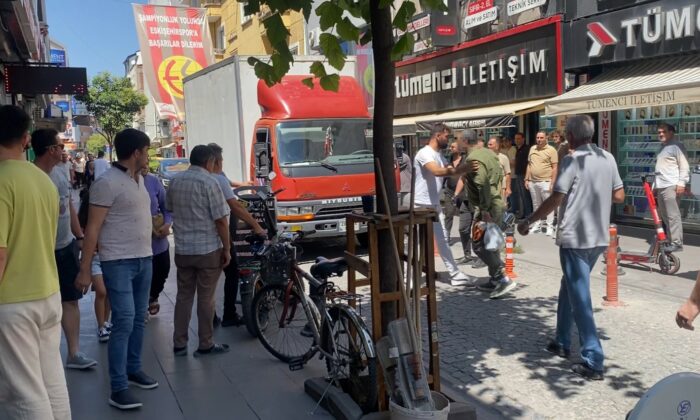 Sopalı yumruklu yol kapatma kavgası
