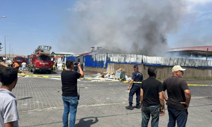 Eskişehir’de geri dönüşüm fabrikasında büyük yangın