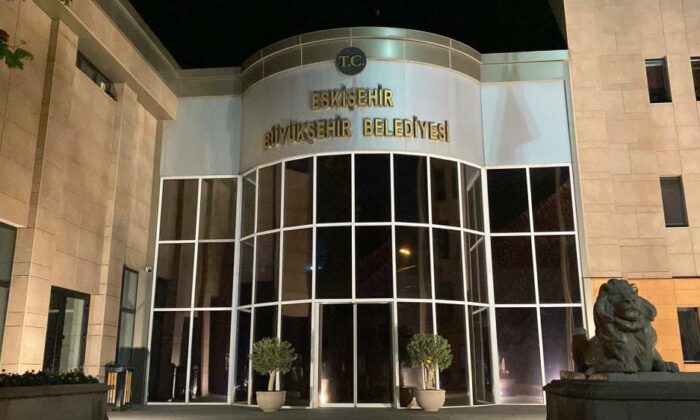 Eskişehir’de belediye binasında yangın paniği