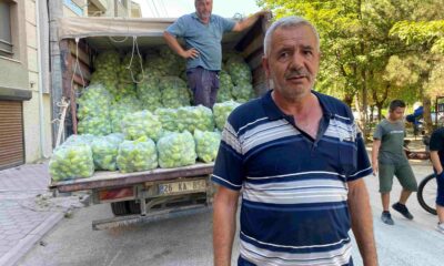 Yaklaşık 5 ton dolma biberi ücretsiz dağıttı