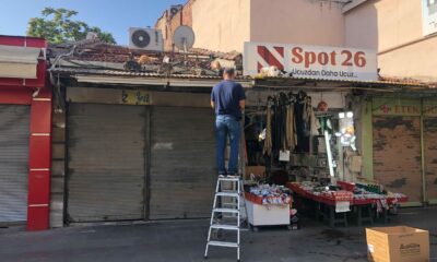 Eskişehir’de esnaf hergün çatıya tırmanıp kedileri besliyo