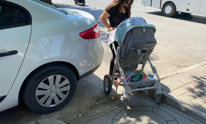 Eskişehir’de engelli ve bebek arabası geçişine saygısız park