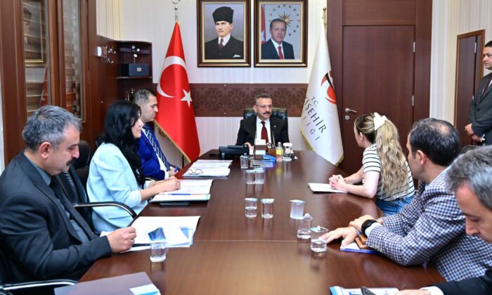 Vali Aksoy, onlarca Halk Günü’nde yüzlerce vatandaşı dinledi