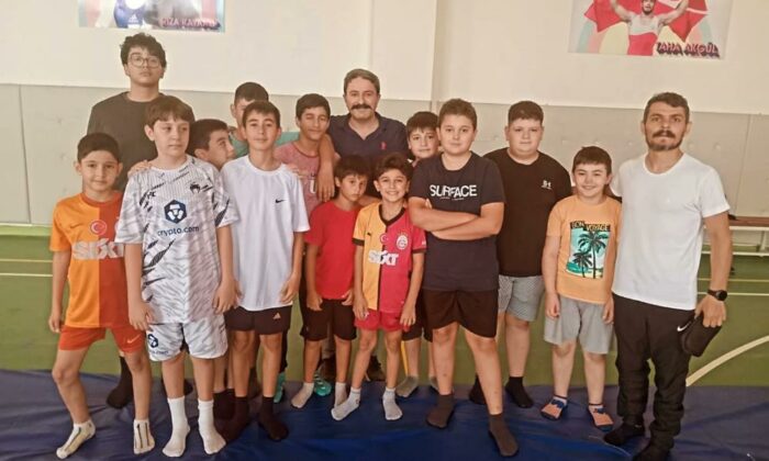 Genç güreşçiler ile samimi buluşma