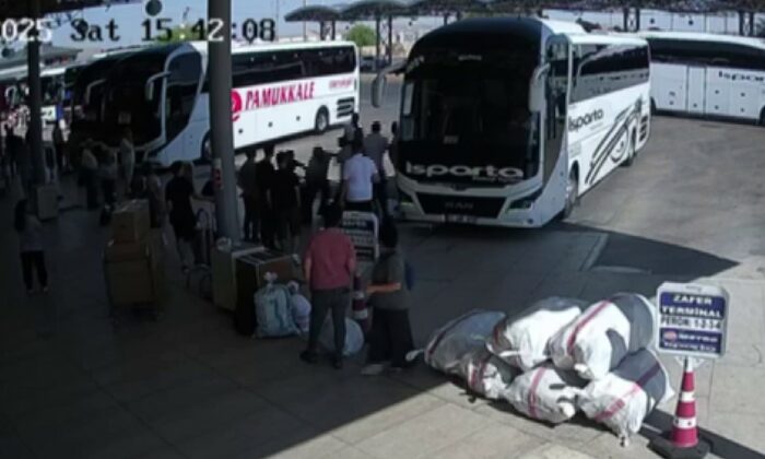 Uzman çavuşun otobüs geç geldi diye silah çektiği anlar kamerada