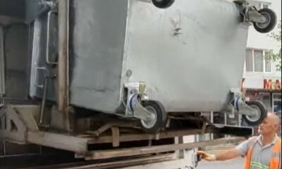 Bayırköy’de çöp konteynerleri düzenli olarak tek tek yıkanıp dezenfekte ediliyor