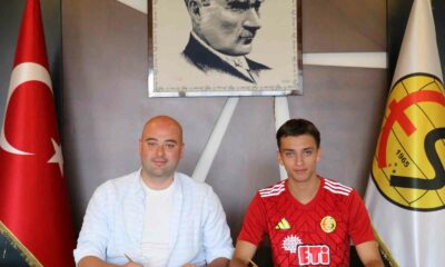 Eskişehirspor genç sporcu ile profesyonel sözleşme imzaladı