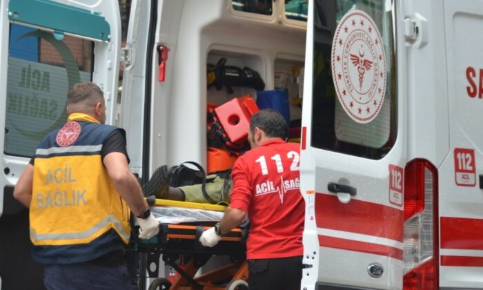 Bilecik’te hafif ticari araç ile otomobil çarpıştı, 2 yaralı