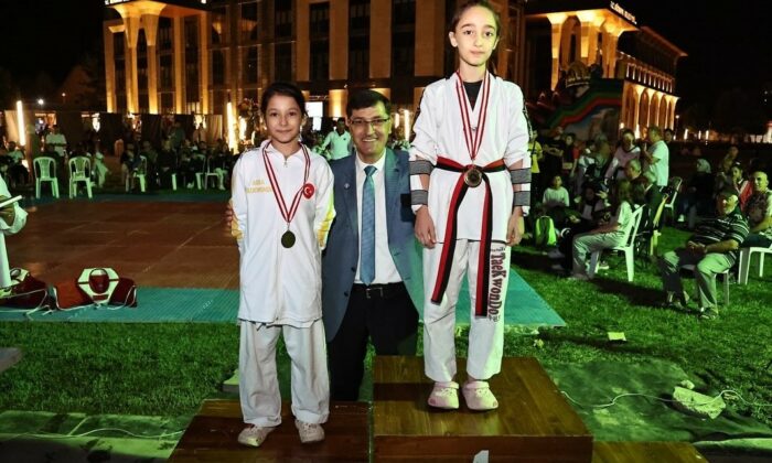Kütahya’da Minikler Taekwondo Turnuvası renkli görüntülere sahne oldu