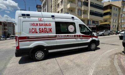 Seyir halinde motosiklet devrilirken, sürücüsü yaralandı