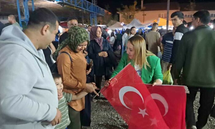 Pazaryeri’nde 30 Ağustos Coşkusu: 5 bin kişiye Türk Bayrağı dağıtıldı
