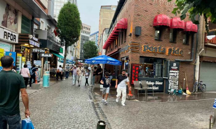 Eskişehir’de sağanak vatandaşlara zor anlar yaşattı
