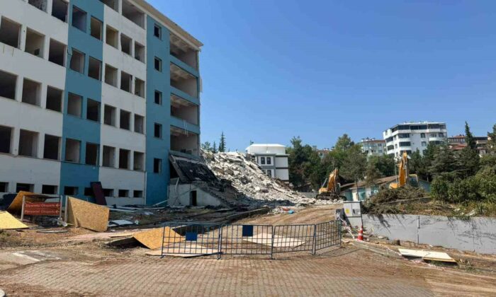 Eski devlet hastanesi polikliniği yıkılıyor yerine psikiyatri servisi kurulacak