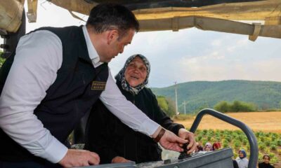 76 yaşında ilk kez vali gördü Fevziye teyzenin heyecanı gülümsetti