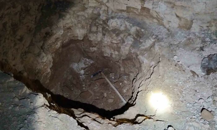 Kaçak kazı yapan şahısları jandarma suçüstü yakaladı