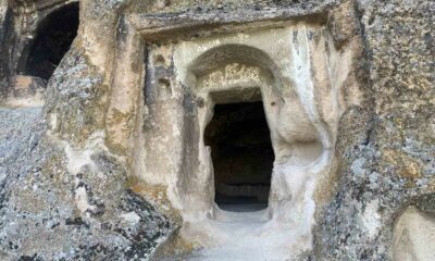 Tarihi bölgenin duvarlarına isim kazınması tepki çekti