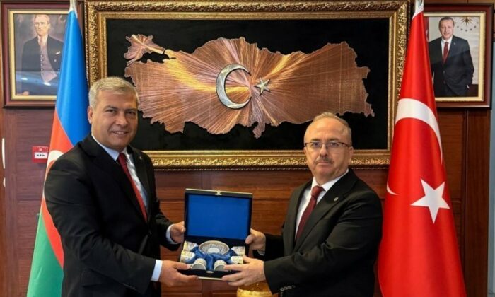 Prof. Dr. Adıgüzel’in uluslararası eğitim hamlesi Azerbaycan’da sürüyor