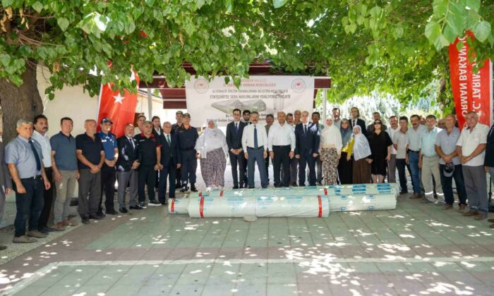 Vali Aksoy Mihalgazi’de sera örtüsü teslim törenine katıldı