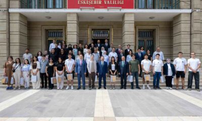Vali Aksoy YKS’de derece yapan öğrencilerle buluştu