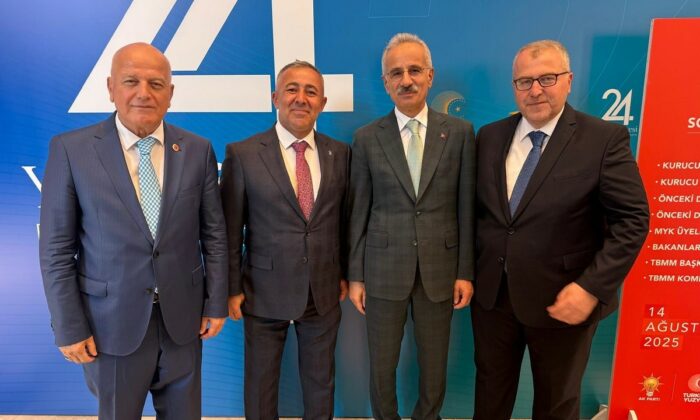 Yıldırım, AK Parti’nin 24’üncü yılında bakanlarla Ankara’da buluştu