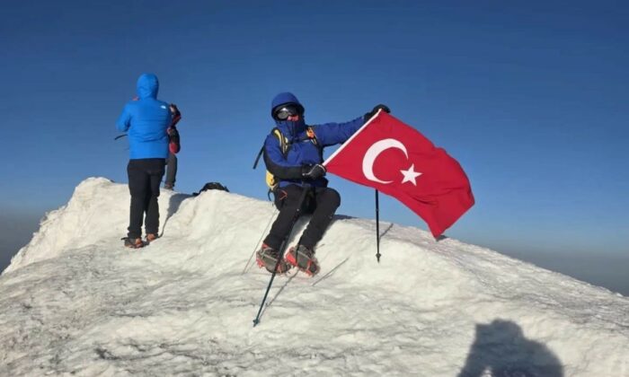Ağrı Dağı zirvesine 3 Kütahyalı tırmandı
