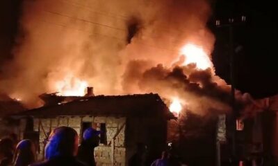 Tavşanlı Şapçı köyünde yangında 2 ev ve 2 samanlık yandı