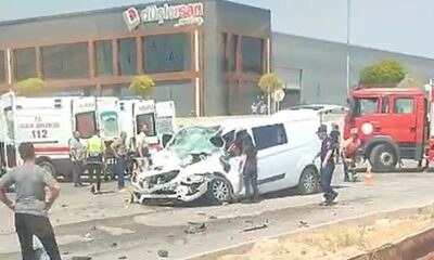 Eskişehir’de panelvan araç tıra arkadan çarptı: 1’i ağır 3 yaralı