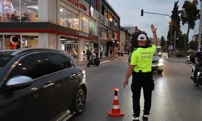 Bilecik’te 2 bin 428 şahıs ve 93 işyeri denetlenirken, 6 kişi gözaltına alındı