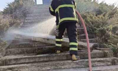 Kayı Anıtı’na çıkan tahta merdivenlerde yangın
