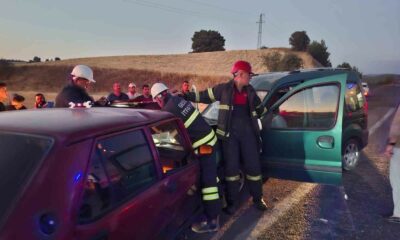 Kütahya’da 2 araç kafa kafaya çarpıştı: 2 ölü, 1 yaralı