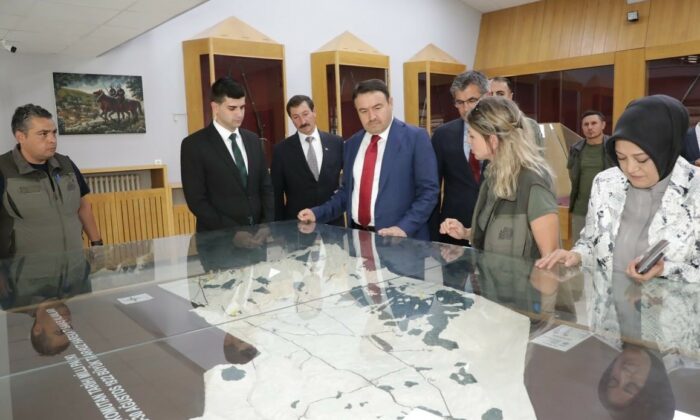 Kütahya Valisi Işın, Dumlupınar Kurtuluş Savaşı Müzesi ve Atatürk Karargâh Evi’ni ziyaret etti
