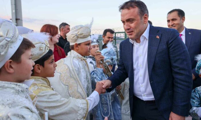 Koruma altındaki çocuklara özel sünnet düğünü renkli görüntülere sahne oldu