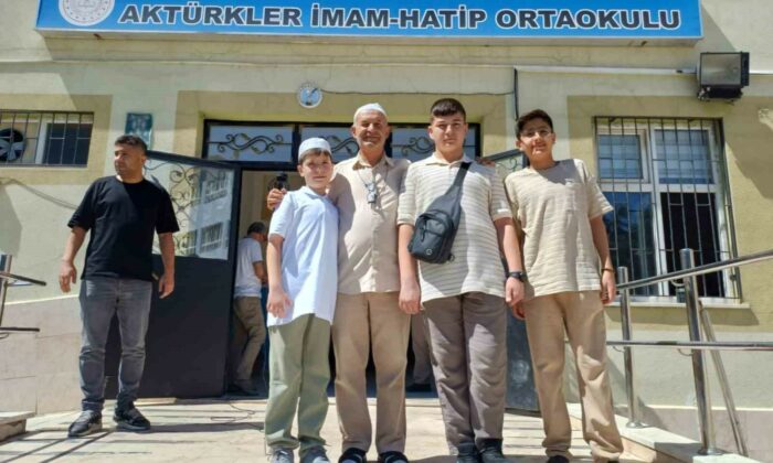 SANİMDER, söz verdiği öğrencileri Umre’ye gönderdi