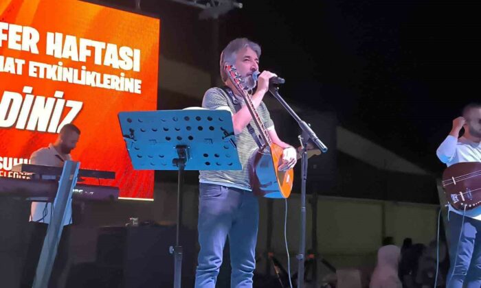 Zafer Şenlikleri’nde Ali Kınık konseri