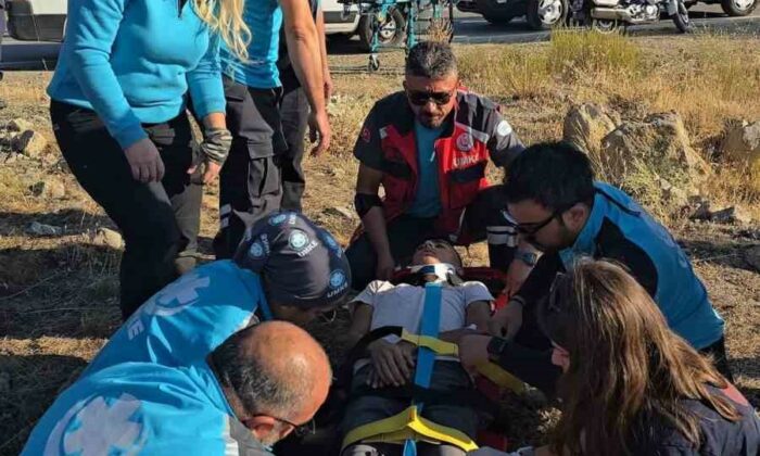 Kontrolden çıkan otomobil devrildi: 3 yaralı