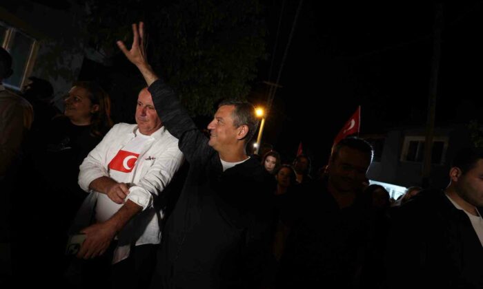 CHP Genel Başkanı Özel, Zafer Yolu’ndan Kocatepe’ye yürüdü