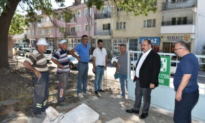 Yıkılan okul duvarı yeniden yapılıyor