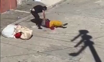 Eşini bayılıncaya kadar sokak ortasında döven şahıs