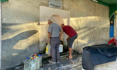 Halka açık çeşmelerde vatandaş yoğunluğu