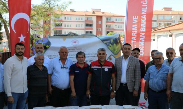 Eskişehir’de çiftçilere kanola tohumu desteği verildi