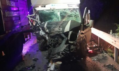 Hafif Ticari Araç Kamyonetle çarpıştı 1 Ölü 2 Yaralı