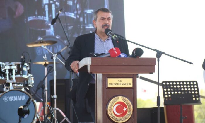 Bakan Tekin: “Milli ve yerli bir müfredat sistemi oluşturduk”