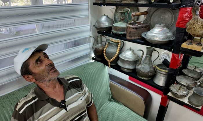 Kırka’da erkekler tarihin gölgesinde tıraş oluyor