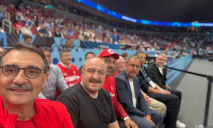 Fatih Dönmez’den 12 Dev Adam’a Riga’da Destek