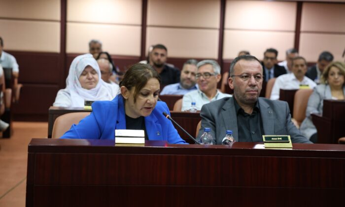 Eskişehir Büyükşehir Belediyesi Meclis toplantısında konuşan AK Parti Büyükşehir Belediye Meclis üyesi ,Plan Bütçe Komisyonu üyesi Özlem Ünalır taleplerini sıraladı