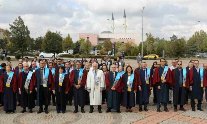 ESOGÜ’de 2025-2026 akademik yılı törenle açıldı: İlk dersin konusu ’Filistin’ oldu